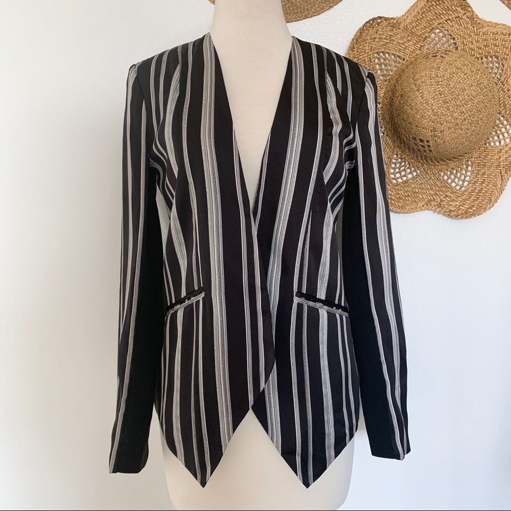 Sateen style black & white print BCBG blazer 4